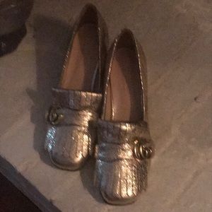 GG Marmont Gucci Pump in Gold